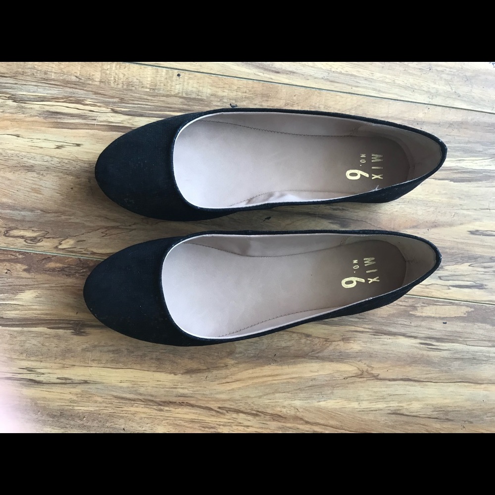 Black ballet flats. BNIB never worn. - Picture 2 of 4